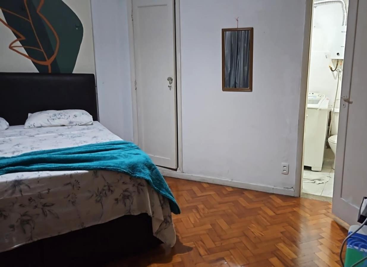 E Sala Proximo A *